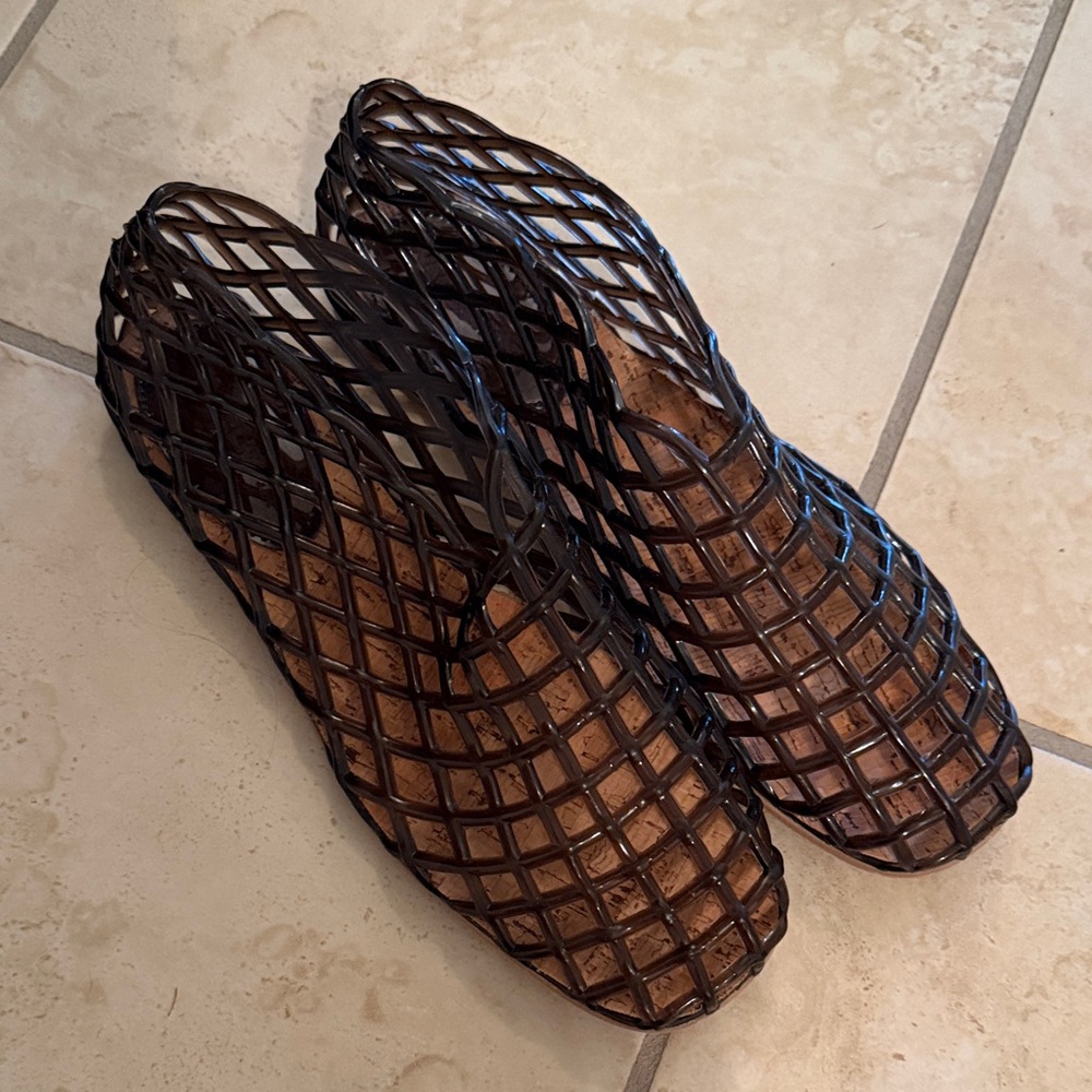 Black jelly flats